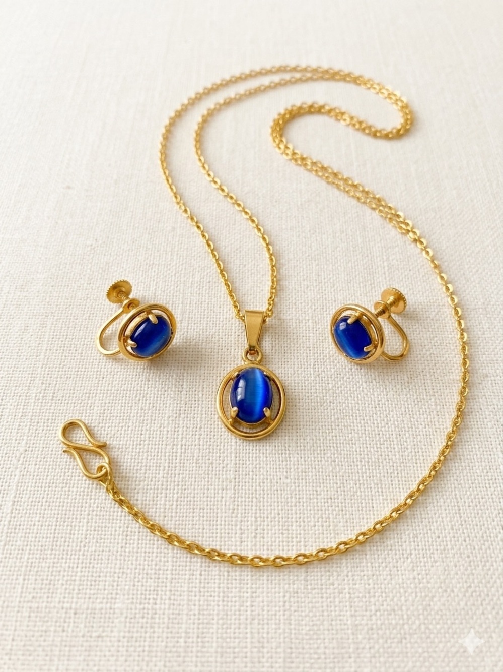 Vintage Gold Blue Cat’s Eye Pendant Necklace & Earrings Estate Set